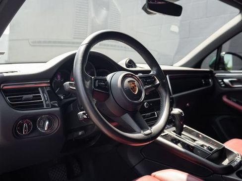 Certified 2023 Porsche Macan S AWD/4WD image 4