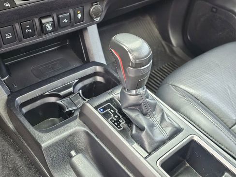 Used 2020 Toyota Tacoma TRD Off-Road w/ TRD Premium Off Road Package AWD/4WD image 38