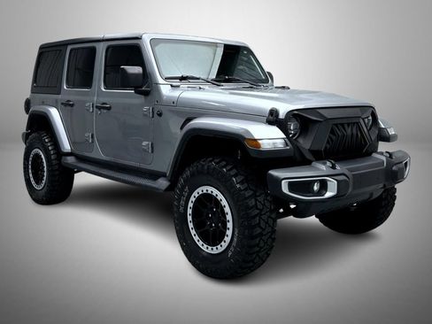 Used 2018 Jeep Wrangler Unlimited Sahara w/ Cold Weather Group AWD/4WD image 3