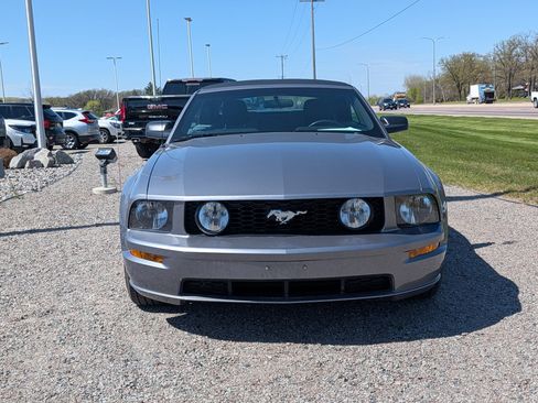Used 2006 Ford Mustang GT Premium RWD image 2