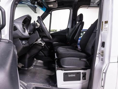 Used 2021 Mercedes-Benz Sprinter 2500 w/ Driver Convenience Package image 6
