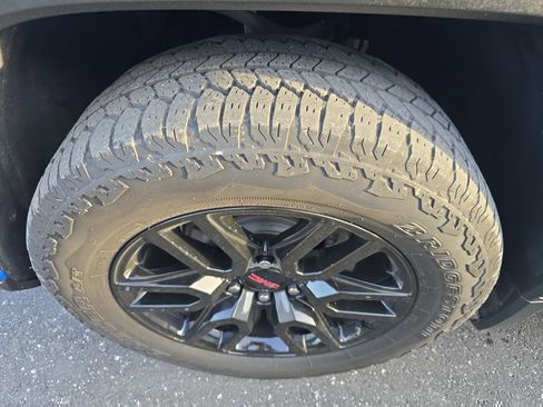 Used 2022 GMC Sierra 1500 Elevation w/ Preferred Package image 11