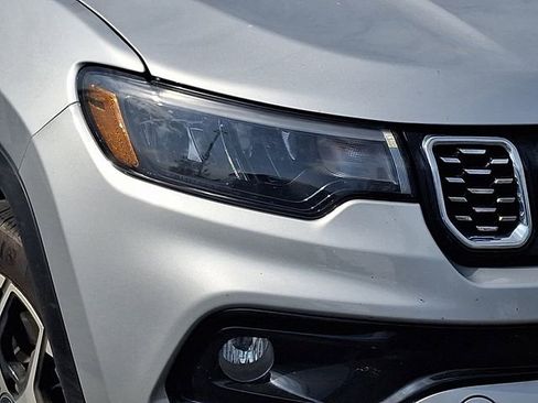 Used 2025 Jeep Compass Limited image 8