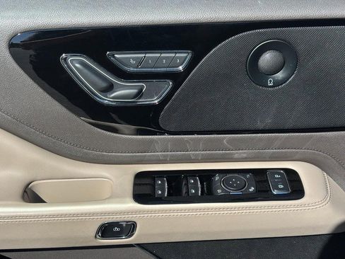 Used 2021 Lincoln Aviator Reserve w/ Equipment Group 201A AWD/4WD image 16
