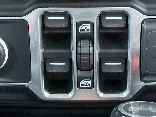 Used 2021 Jeep Wrangler Unlimited Sahara w/ Cold Weather Group AWD/4WD image 33