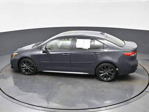 Used 2025 Toyota Corolla SE w/ SE Premium Package image 37