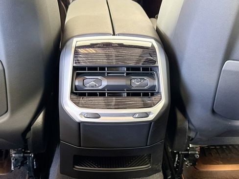 Used 2025 BMW 740i xDrive 740i xDrive w/ Premium Package image 23