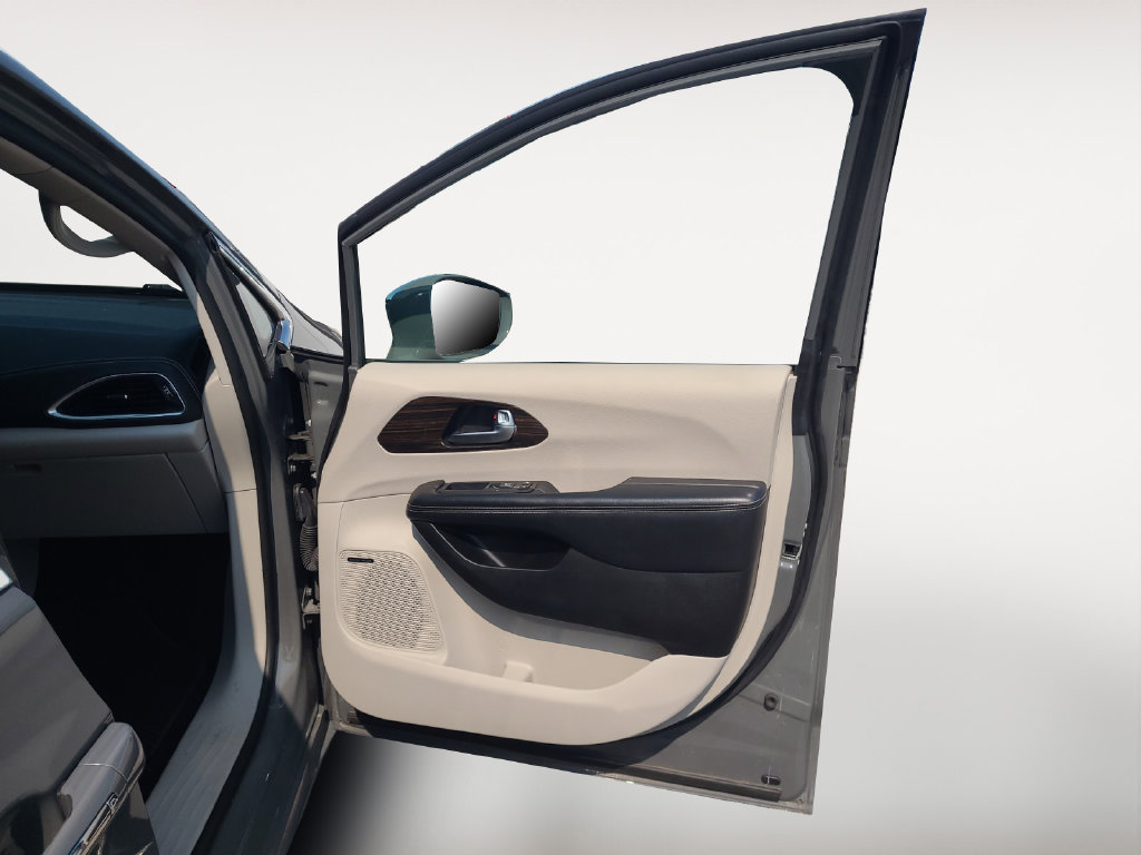 Used 2022 Chrysler Pacifica Limited FWD image 24