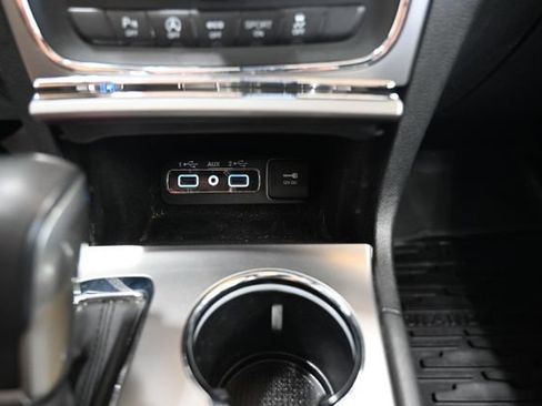 Used 2018 Jeep Grand Cherokee Altitude AWD/4WD image 19