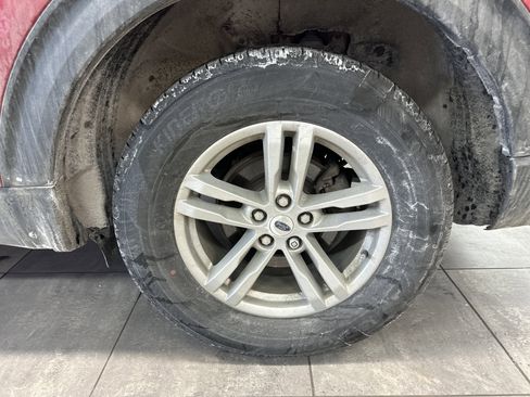 Used 2023 Ford Explorer XLT w/ Equipment Group 202A image 5