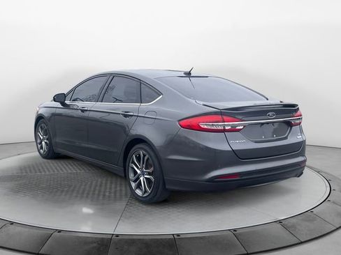 Used 2017 Ford Fusion SE w/ Equipment Group 201A image 3