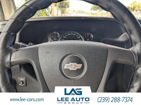 Used 2015 Chevrolet Express 2500 image 24