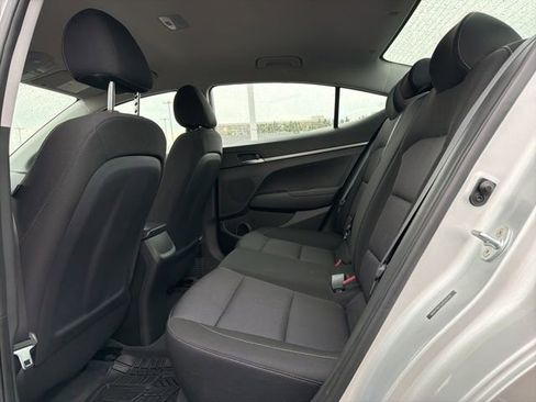 Used 2018 Hyundai Elantra SE w/ Winter Weather Package FWD image 10