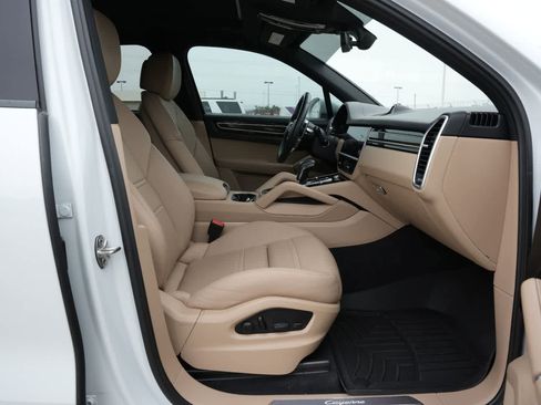 Used 2023 Porsche Cayenne Platinum Edition AWD/4WD image 22