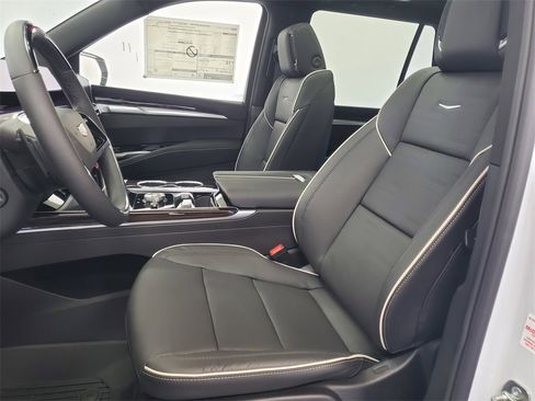 New 2026 Cadillac Escalade Luxury w/ LPO, Radiant Package image 7