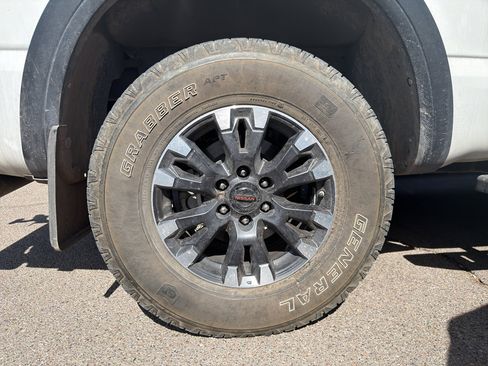 Used 2021 Nissan Titan PRO-4X w/ Pro-4x Convenience Package image 13