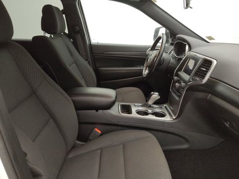 Used 2020 Jeep Grand Cherokee Laredo image 21