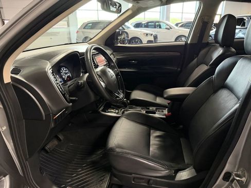 Used 2019 Mitsubishi Outlander SE image 14