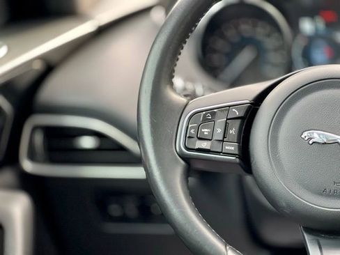 Used 2020 Jaguar F-PACE Premium image 36