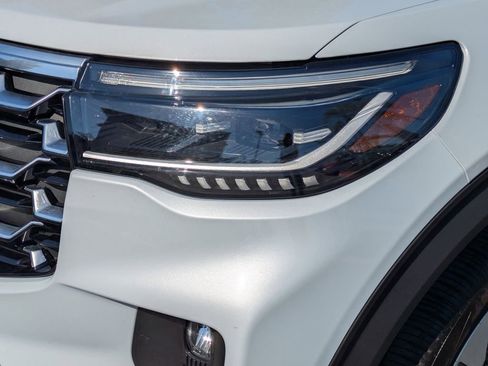 Used 2025 Ford Explorer Platinum w/ LUX Leather Package image 11