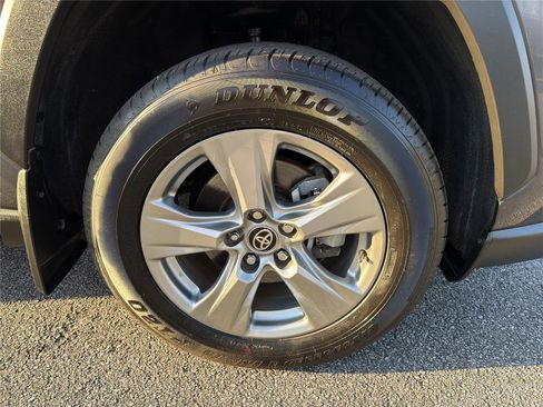 Used 2024 Toyota RAV4 XLE w/ Convenience Package image 10