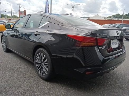 Used 2024 Nissan Altima 2.5 SV FWD image 5