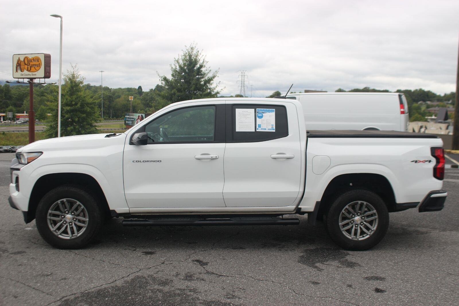 Used 2024 Chevrolet Colorado LT AWD/4WD image 4