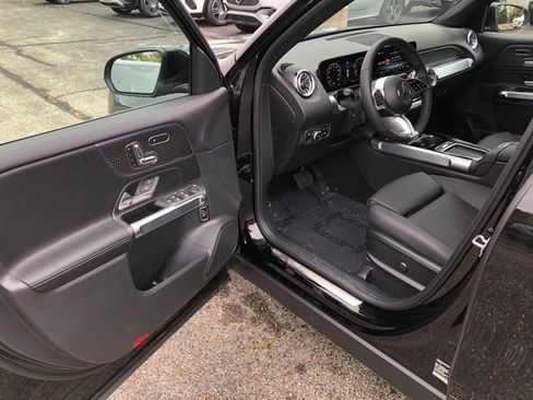 New 2025 Mercedes-Benz GLB 250 4MATIC image 10