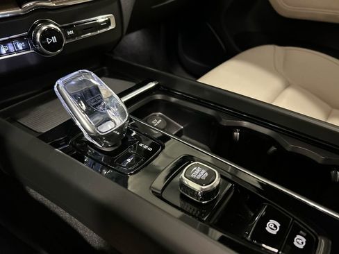 Used 2026 Volvo XC60 B5 Plus w/ Protection Package Premier image 18