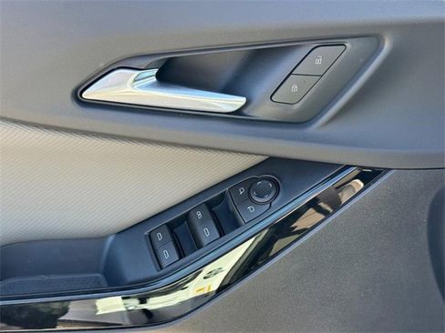 New 2026 Chevrolet Equinox LT w/ Convenience Package II image 15