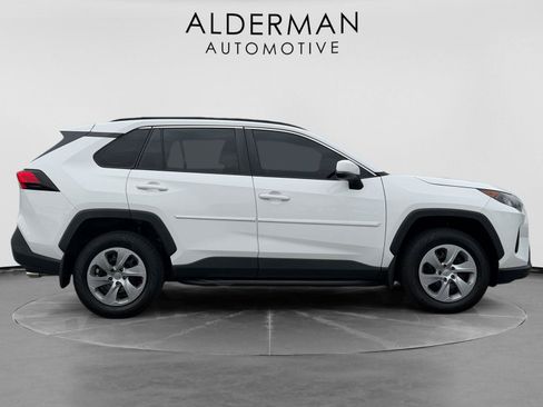 Used 2019 Toyota RAV4 LE image 6