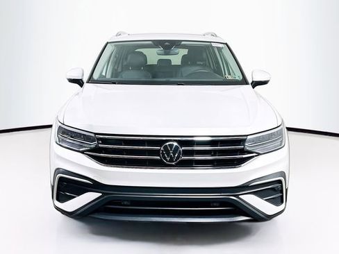 Used 2023 Volkswagen Tiguan SE w/ Panoramic Sunroof Package AWD/4WD image 2