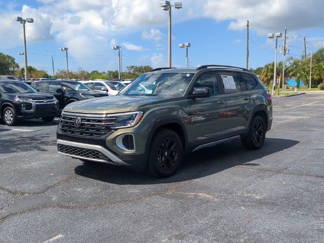 Used 2024 Volkswagen Atlas Peak Edition SEL AWD/4WD image 2
