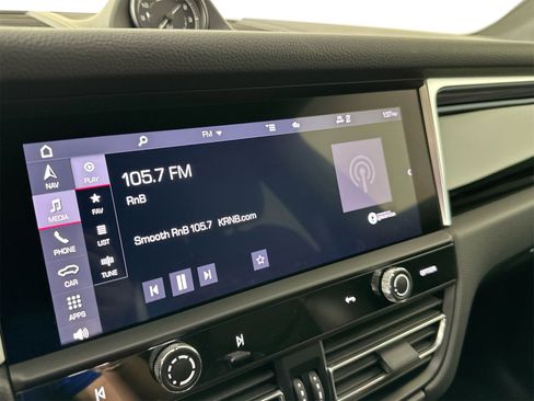 Certified 2023 Porsche Macan image 21