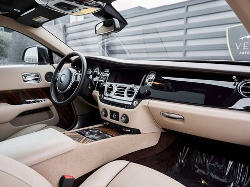 Used 2014 Rolls-Royce Wraith image 39