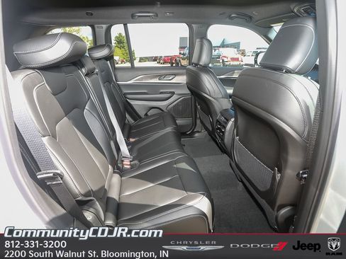 New 2025 Jeep Grand Cherokee Limited AWD/4WD image 22