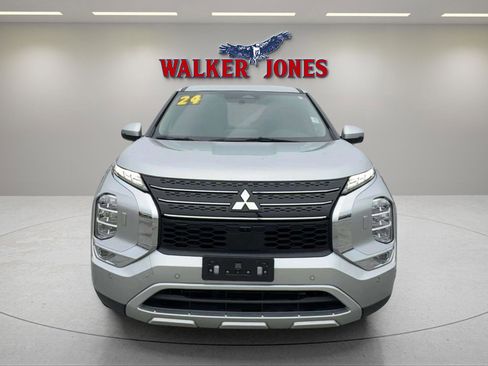 Used 2024 Mitsubishi Outlander SE AWD/4WD image 3