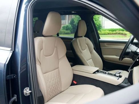 Used 2025 Volvo XC90 T8 Plus w/ Protection Package Premier AWD/4WD image 45