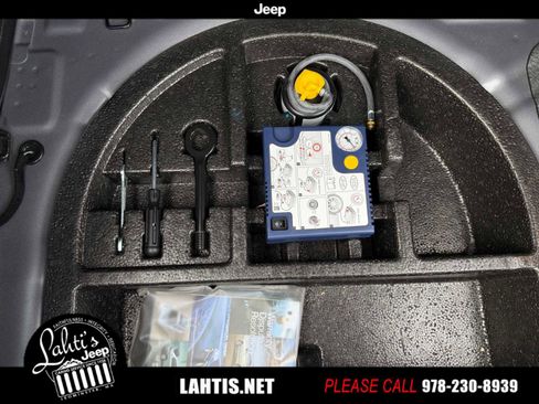 Used 2012 Hyundai Veloster w/ Style Pkg image 20