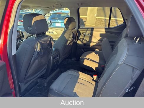 Used 2020 Chevrolet Traverse LT image 9