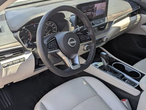 Used 2024 Nissan Altima 2.5 SL FWD image 34
