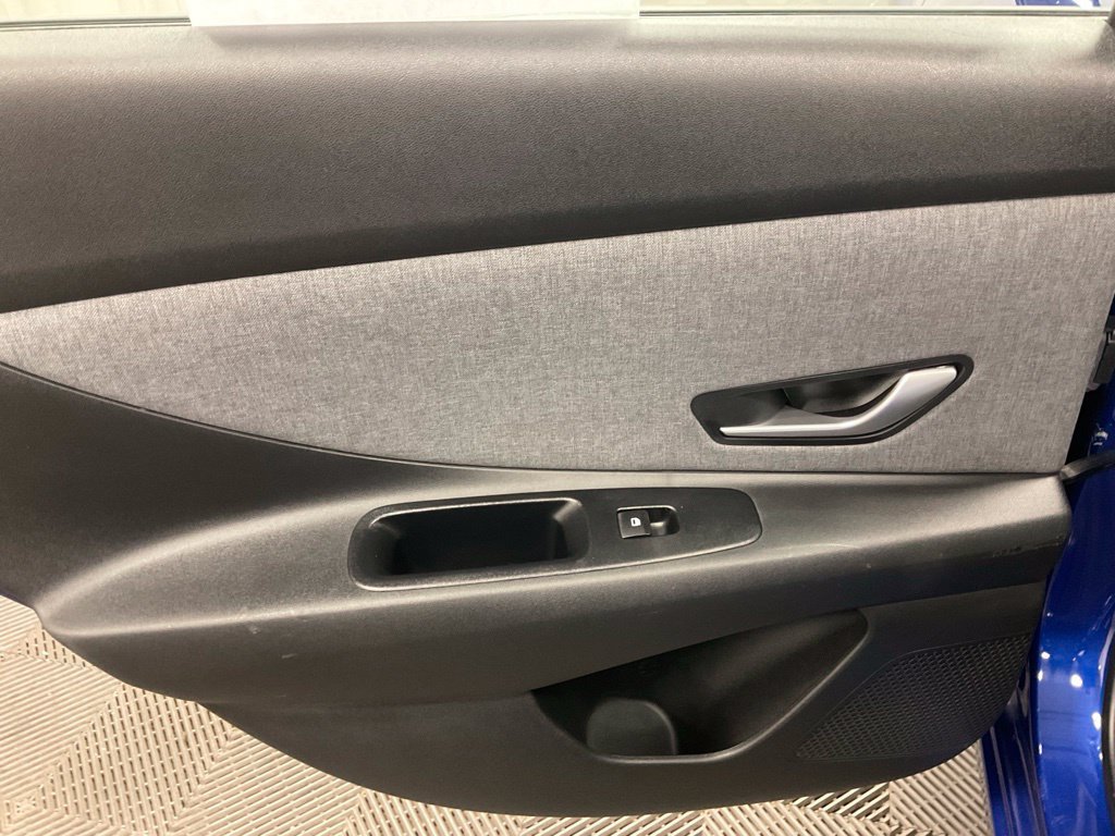 Used 2025 Hyundai Elantra Limited FWD image 29