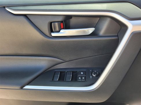 Used 2020 Toyota RAV4 XLE Premium image 22