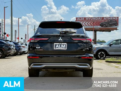 Used 2025 Mitsubishi Outlander SE FWD image 5