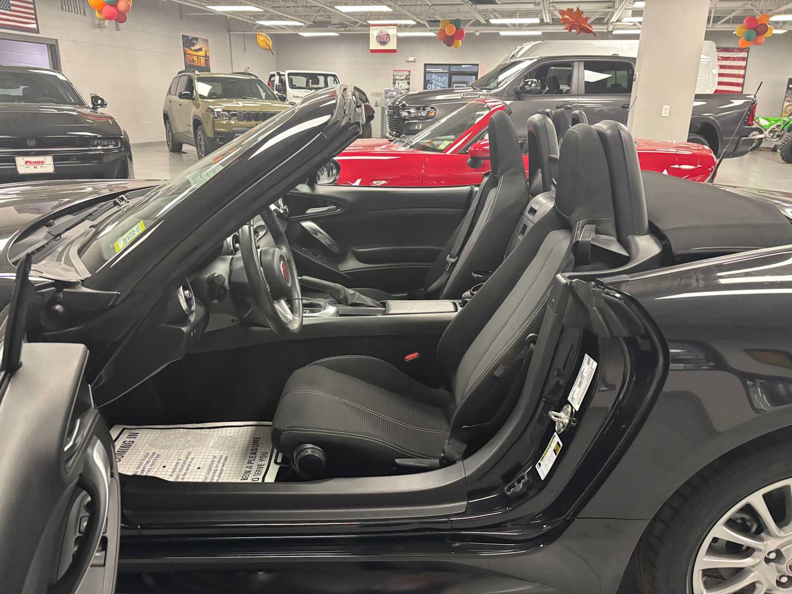 Used 2017 FIAT 124 Spider Classica RWD image 3