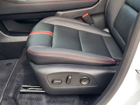 Used 2026 Chevrolet Traverse RS image 23