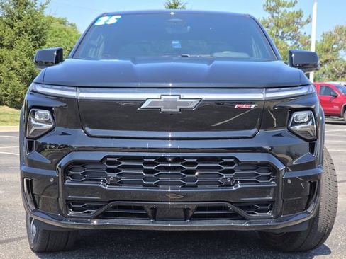 Used 2025 Chevrolet Silverado EV RST AWD/4WD image 13