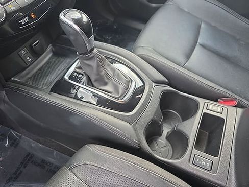 Used 2017 Nissan Rogue SL w/ SL Premium Package image 50