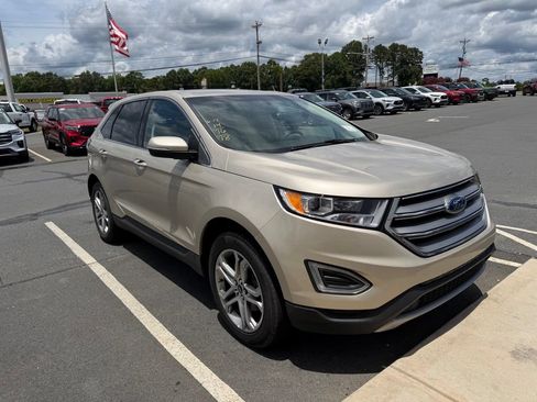 Used 2018 Ford Edge Titanium FWD image 2