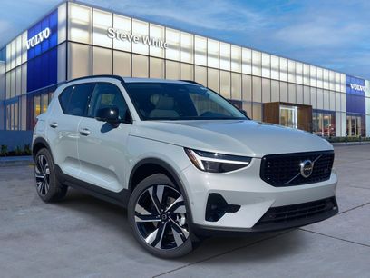 New 2026 Volvo XC40 B5 Ultra w/ Climate Package